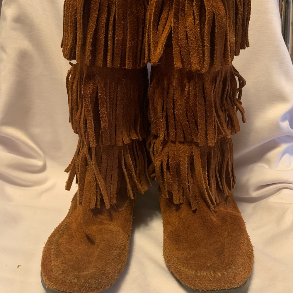 Minnetonka Fringed Boots size 8 - Picture 4 of 5